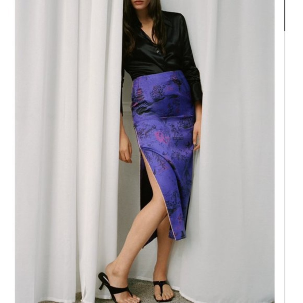NWT Zara purple Oriental print satin skirt with gold piping